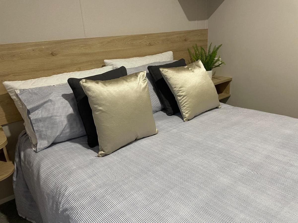 Curlews Nest, Rockley Park Hotel Poole Bagian luar foto