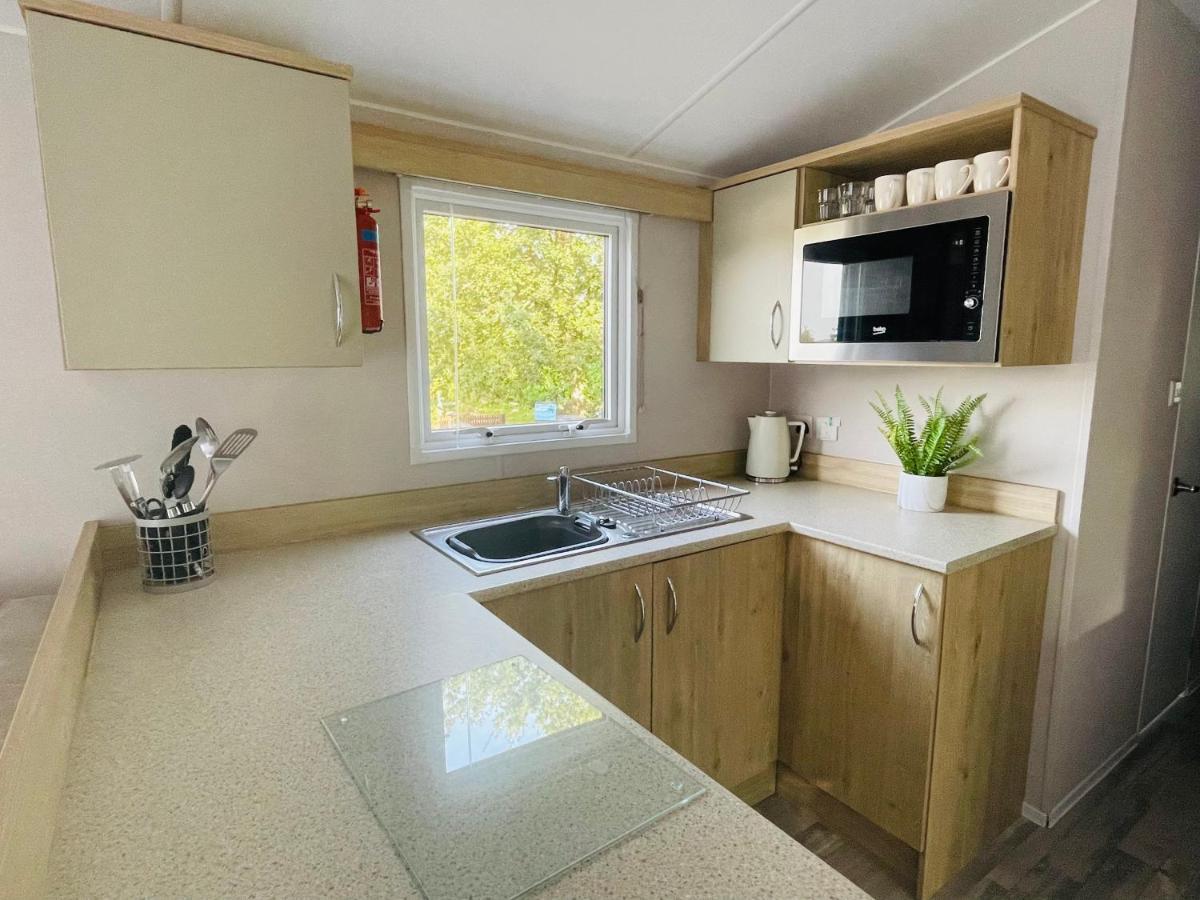 Curlews Nest, Rockley Park Hotel Poole Bagian luar foto